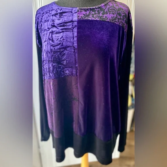 BECHAMEL blouse; Velvet Velour Floral Tunic Top". features a color block pattern - Picture 2 of 6